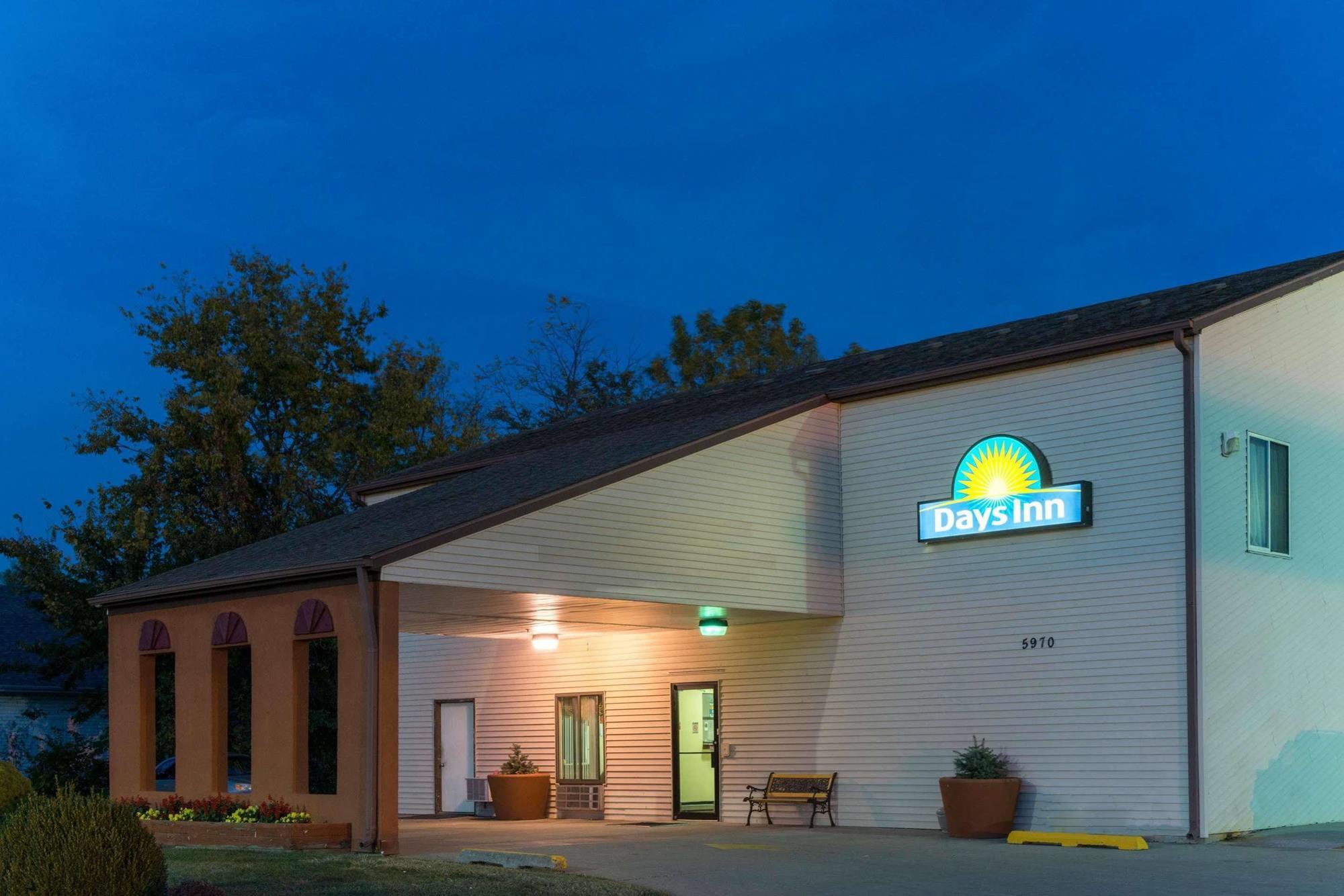 Days Inn By Wyndham Springfield Exterior foto